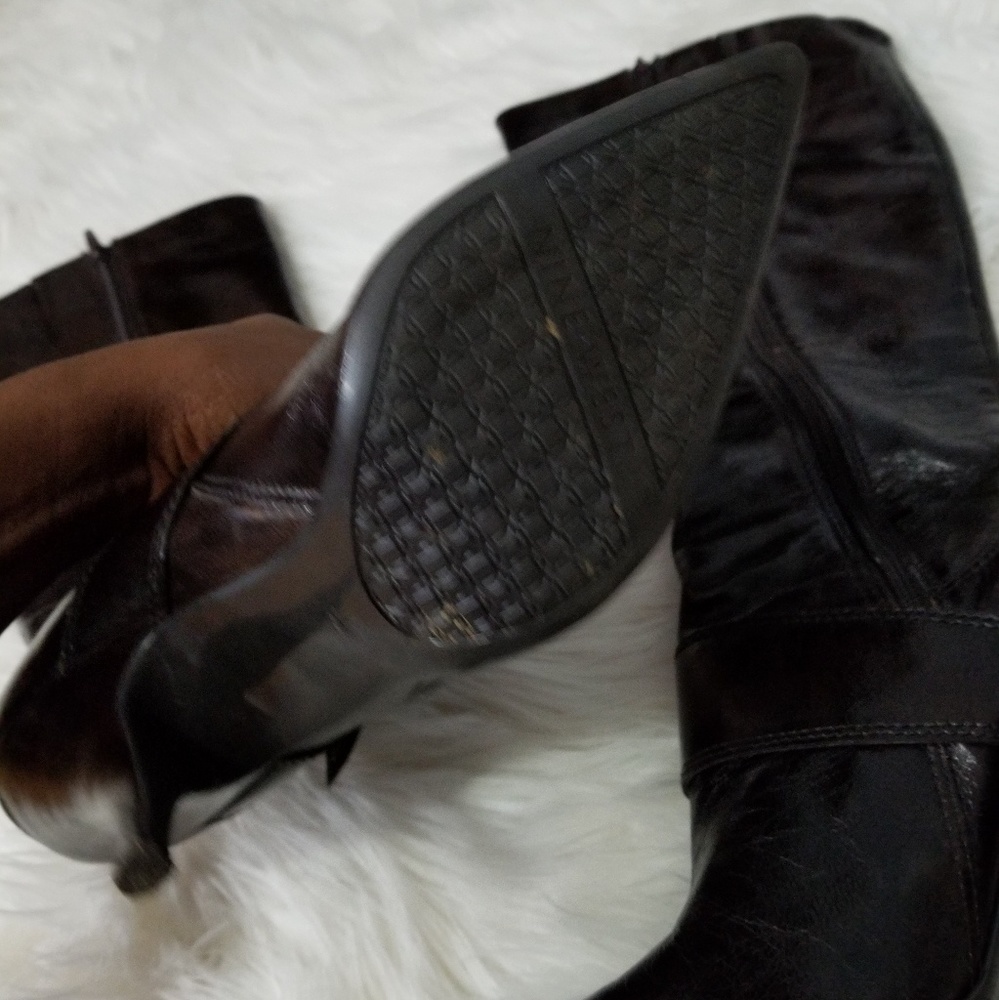Shoes - Picture 4 of 5